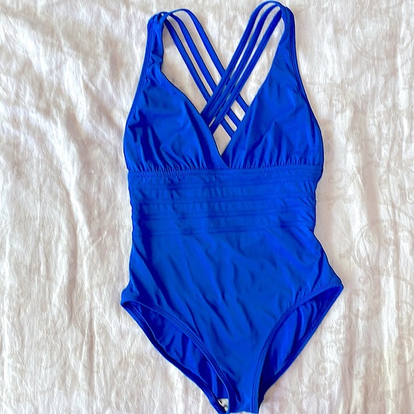La Blanca Other - La Blanca Size 8 Blue one piece swimsuit with tummy control.